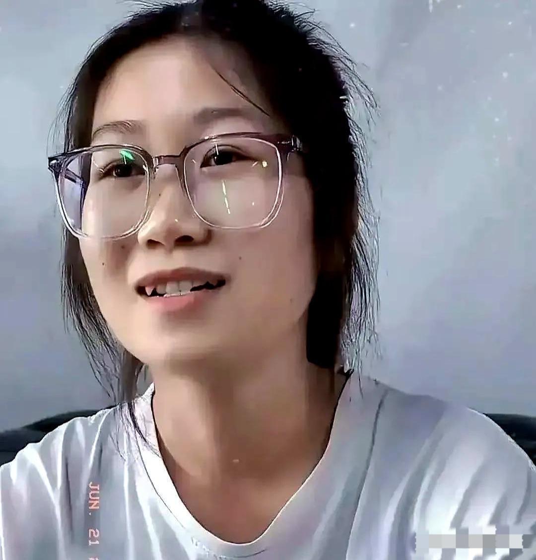 “扁担女孩”刘燕的现状被曝，网传的高考成绩均为不实！网友爆评